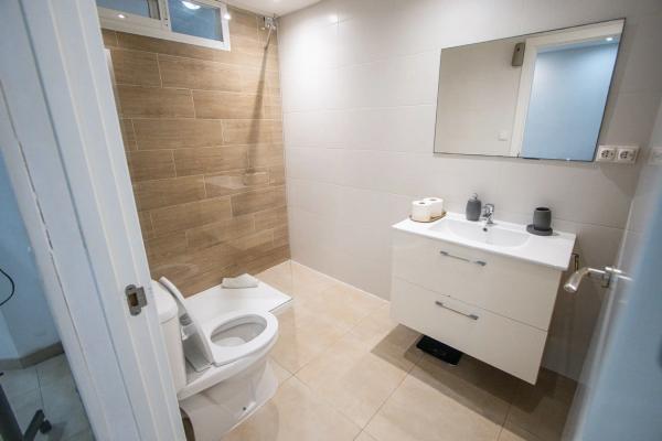 Edificio de uso mixto en calle Díaz Moreu, 58