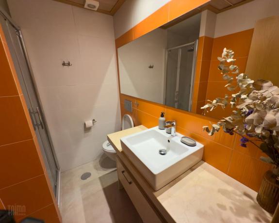 Edificio de uso mixto en calle Díaz Moreu, 58