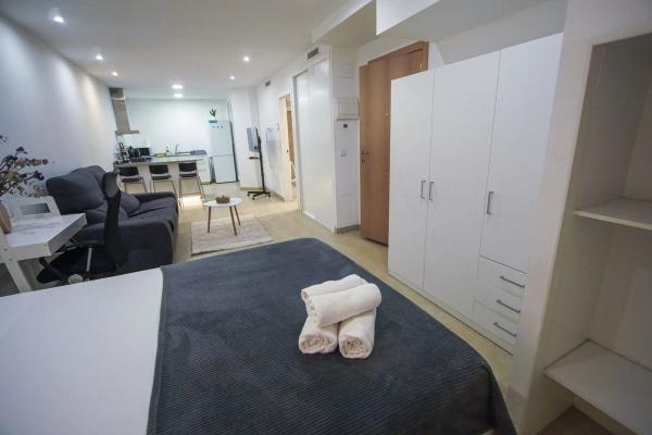 Edificio de uso mixto en calle Díaz Moreu, 58