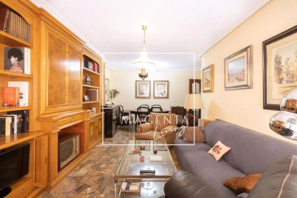 Edificio de uso mixto en calle Marqués del Bosch