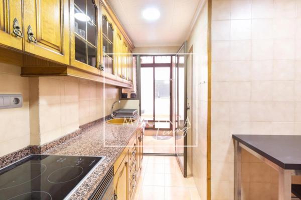 Edificio de uso mixto en calle Marqués del Bosch