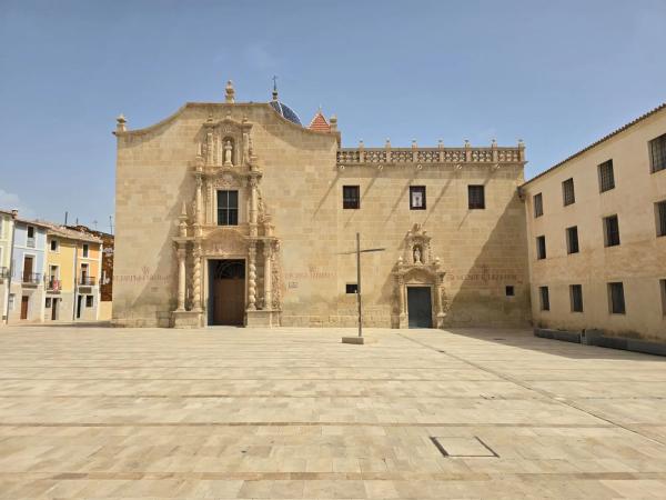 Edificio residencial en plaza Luis Foglietti s/n