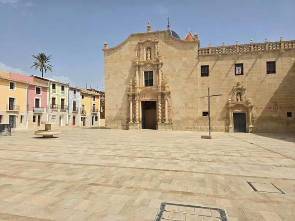 Edificio residencial en plaza Luis Foglietti s/n