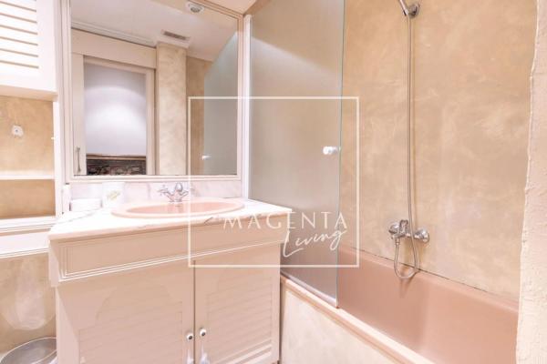 Edificio de uso mixto en calle Marqués del Bosch