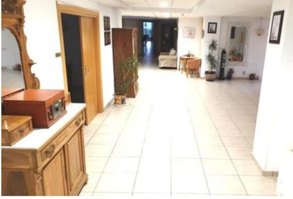 Edificio de uso mixto en calle Alfaz del Pi