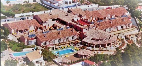 Edificio de uso mixto en calle Alfaz del Pi