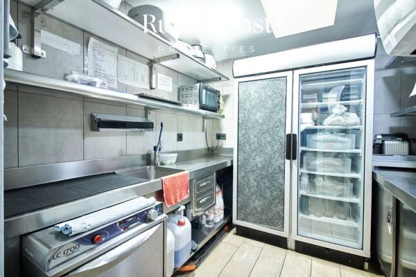 Edificio de uso mixto en calle Nou del Doctor j Brotons