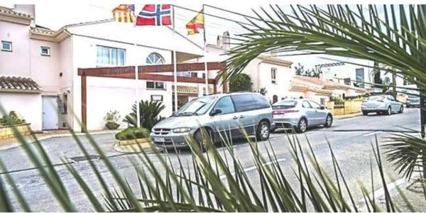 Edificio de uso mixto en calle Alfaz del Pi