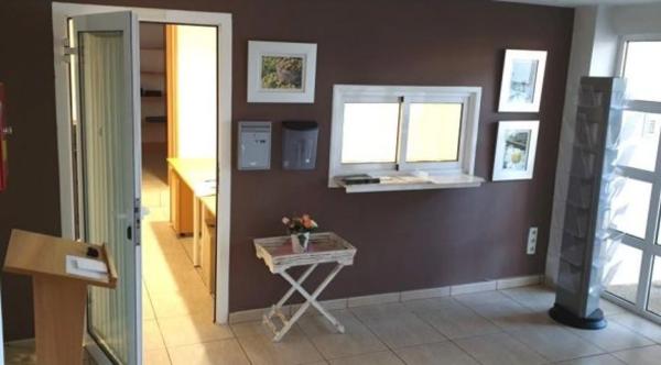 Edificio de uso mixto en calle Alfaz del Pi