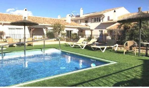 Edificio de uso mixto en calle Alfaz del Pi