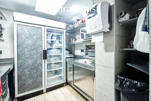 Edificio de uso mixto en calle Nou del Doctor j Brotons