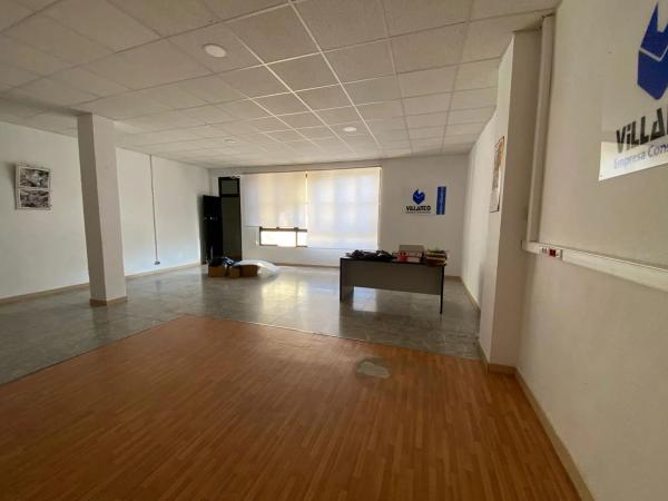 Edificio de uso mixto en calle del Doctor Fleming