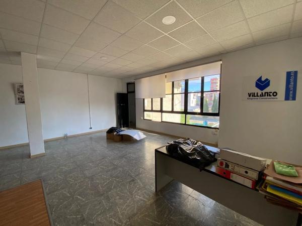 Edificio de uso mixto en calle del Doctor Fleming