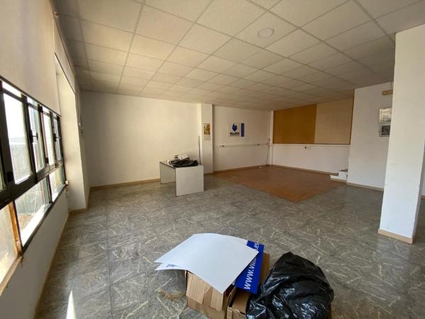 Edificio de uso mixto en calle del Doctor Fleming