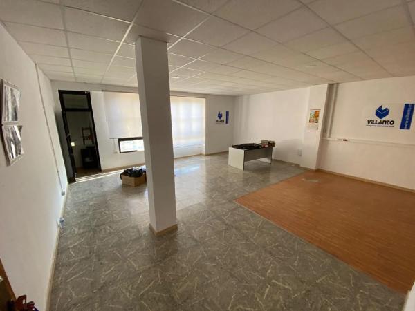 Edificio de uso mixto en calle del Doctor Fleming