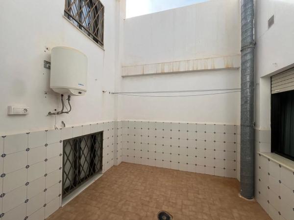 Edificio en calle Miguel Alcaraz, 34