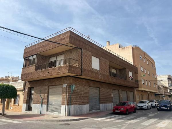 Edificio en calle Miguel Alcaraz, 34