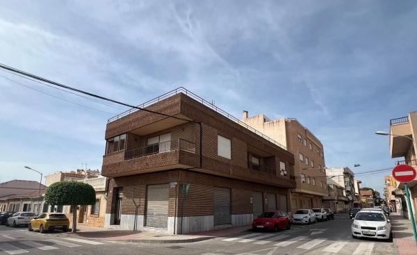 Edificio en calle Miguel Alcaraz, 34