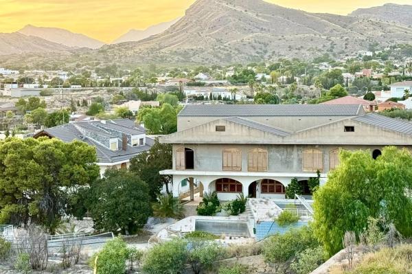 Edificio de uso mixto