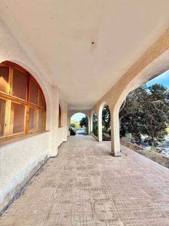 Edificio de uso mixto