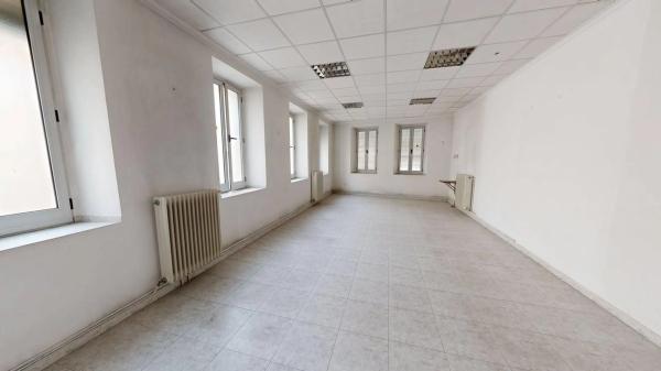 Edificio de uso mixto en calle la Cordeta