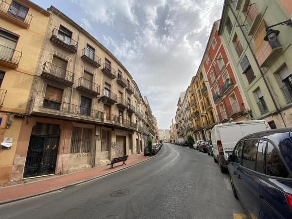 Edificio de uso mixto en Cami, 29