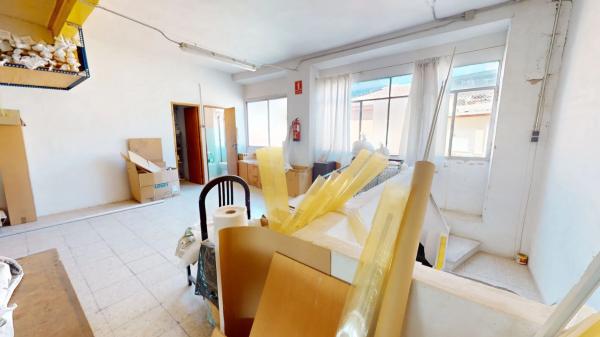 Edificio industrial en calle Olivar