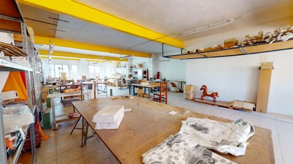 Edificio industrial en calle Olivar