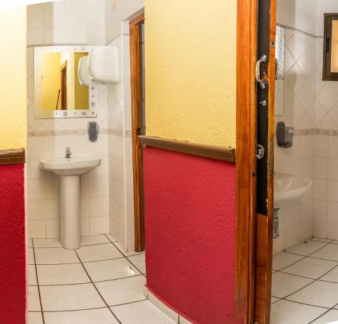 Edificio en carretera de les Marines a Dénia