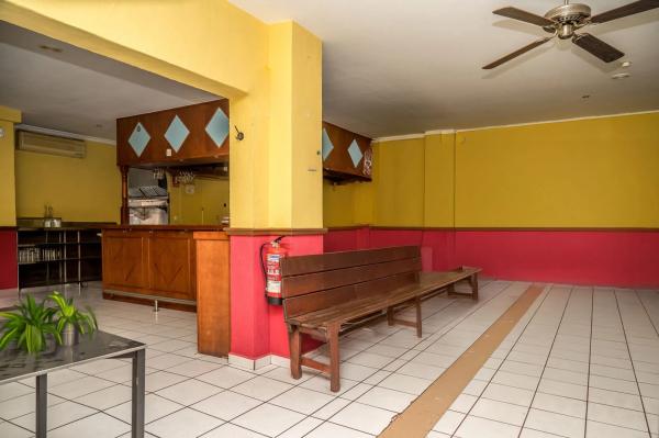 Edificio en carretera de les Marines a Dénia