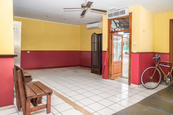 Edificio en carretera de les Marines a Dénia