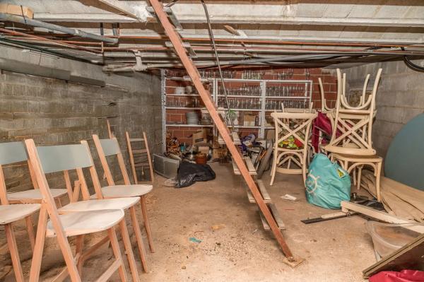 Edificio en carretera de les Marines a Dénia