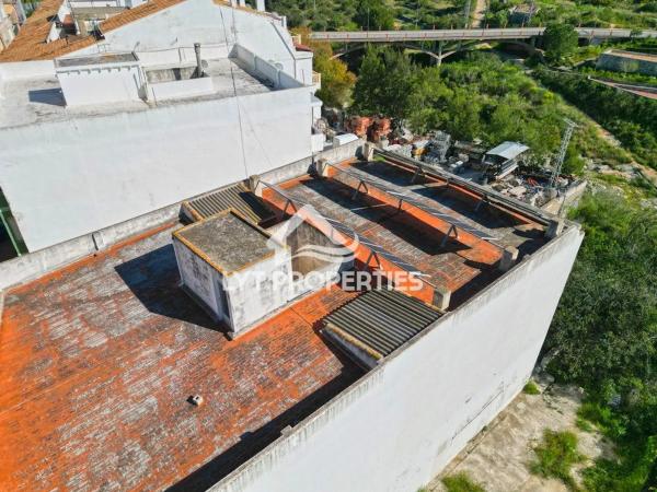 Edificio en Gata de Gorgos