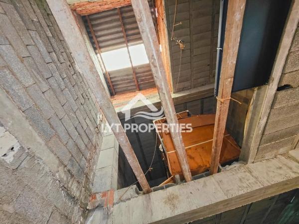 Edificio en Gata de Gorgos