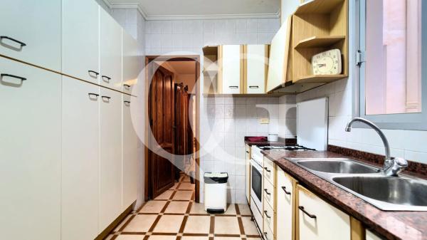 Edificio de uso mixto en plaza Nova gata de gorgos