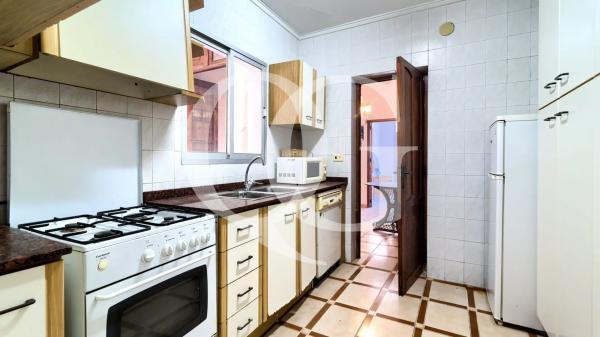 Edificio de uso mixto en plaza Nova gata de gorgos