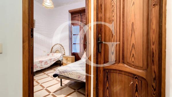 Edificio de uso mixto en plaza Nova gata de gorgos