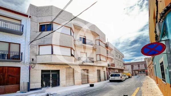 Edificio de uso mixto en plaza Nova gata de gorgos