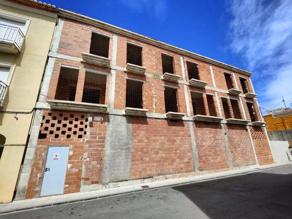 Edificio de uso mixto en calle L'era, 14