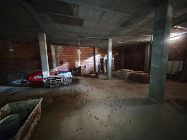 Edificio de uso mixto en calle L'era, 14