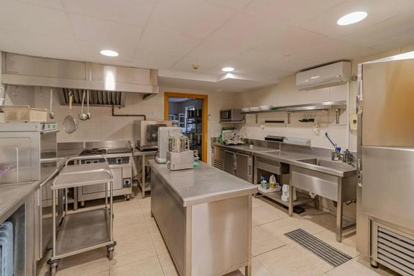 Edificio en avenida Poeta Miguel Hernández, 21