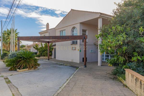 Edificio en avenida Poeta Miguel Hernández, 21