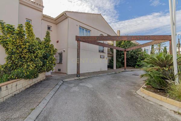Edificio en avenida Poeta Miguel Hernández, 21