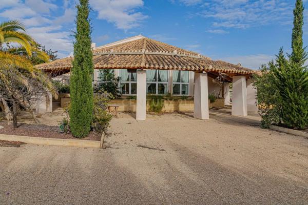 Edificio en avenida Poeta Miguel Hernández, 21