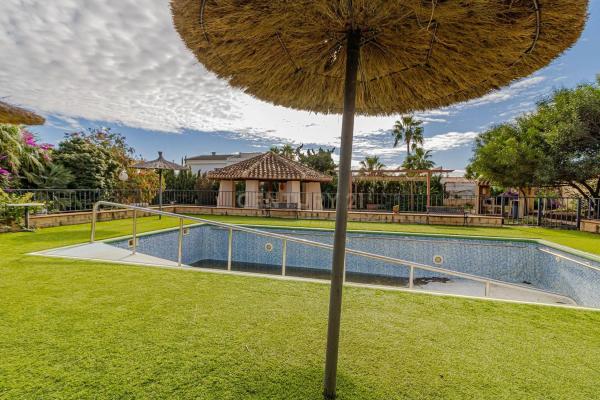 Edificio en avenida Poeta Miguel Hernández, 21