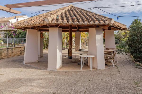 Edificio en avenida Poeta Miguel Hernández, 21