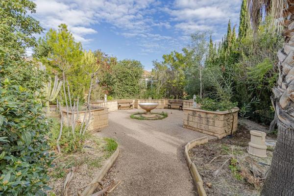 Edificio en avenida Poeta Miguel Hernández, 21