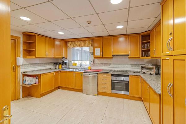 Edificio en avenida Poeta Miguel Hernández, 21