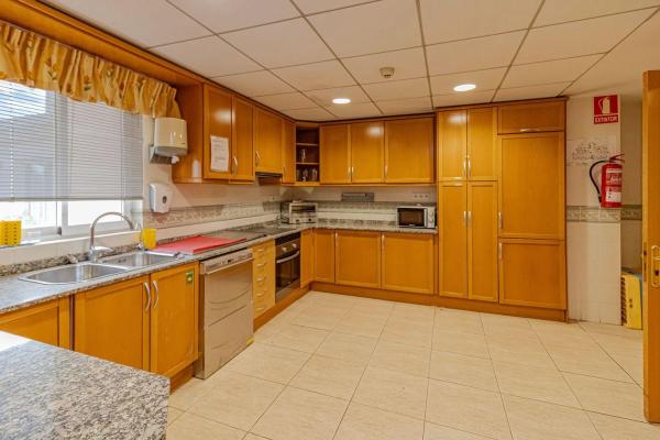 Edificio en avenida Poeta Miguel Hernández, 21