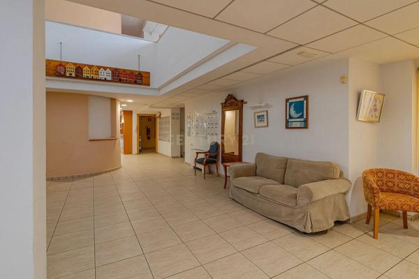 Edificio en avenida Poeta Miguel Hernández, 21